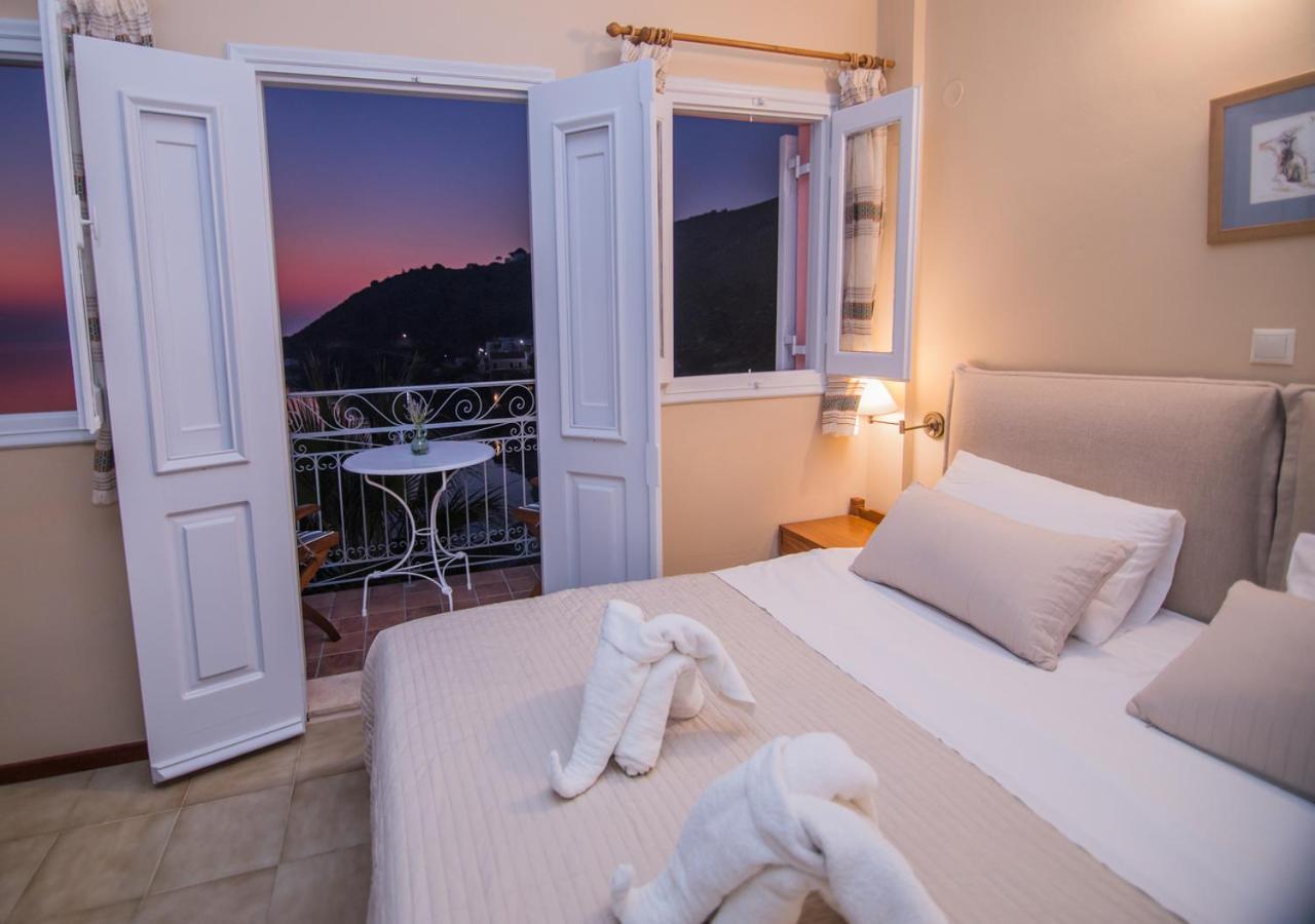 Niriides Hotel Apartments Sými Eksteriør bilde