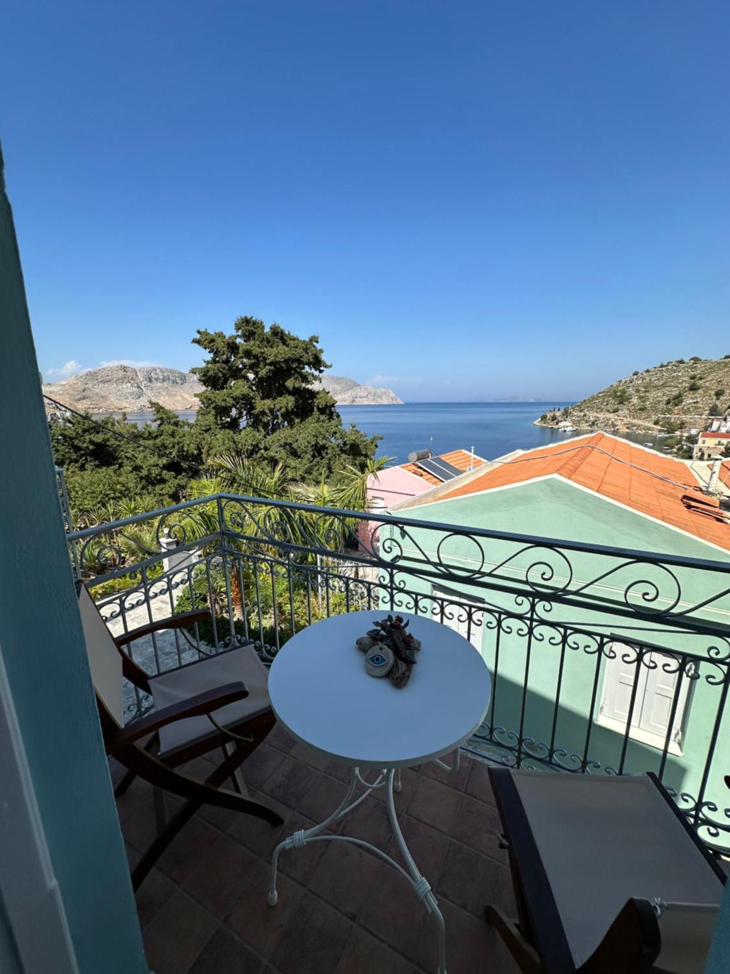 Niriides Hotel Apartments Sými Eksteriør bilde