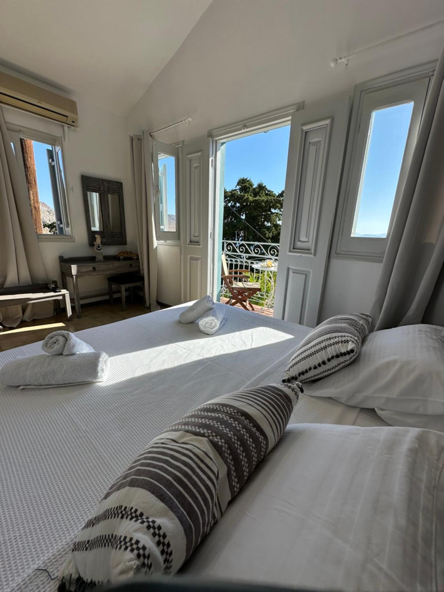 Niriides Hotel Apartments Sými Eksteriør bilde