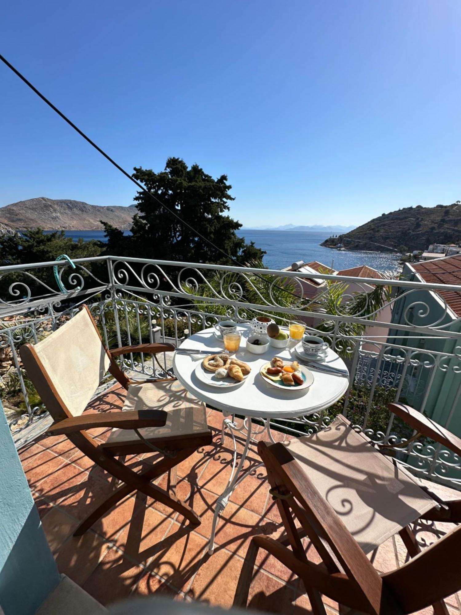 Niriides Hotel Apartments Sými Eksteriør bilde